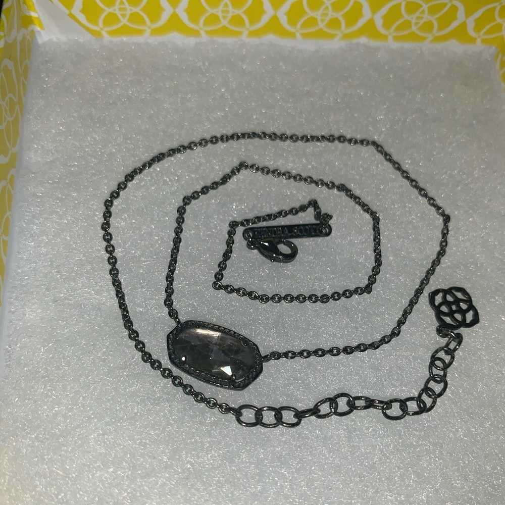 Kendra Scott pendant necklace